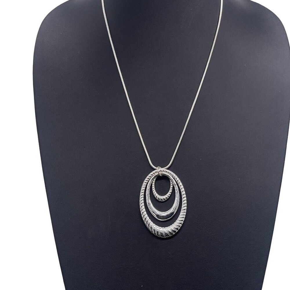 Liz Claiborne Triple Teardrop Pendant Snake Chain Necklace Silver Tone - Picture 2 of 6